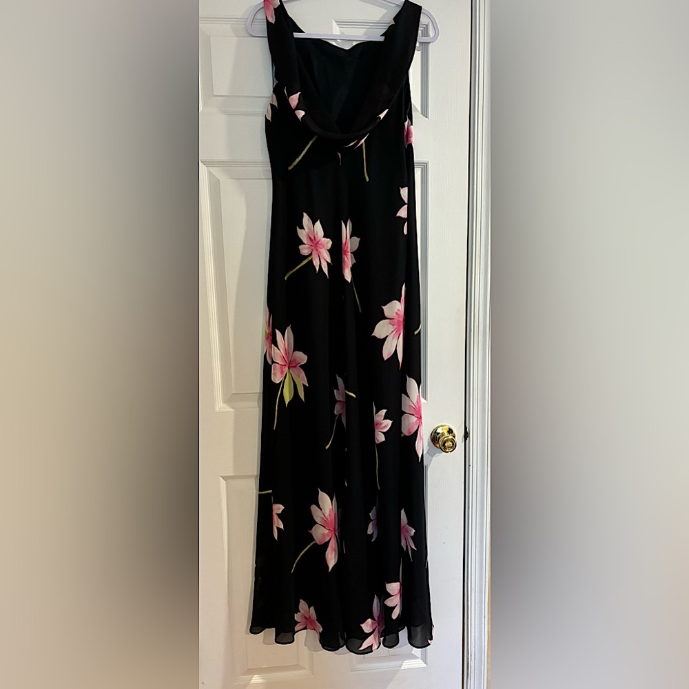 Beautiful Dress! - Picture 10 of 15